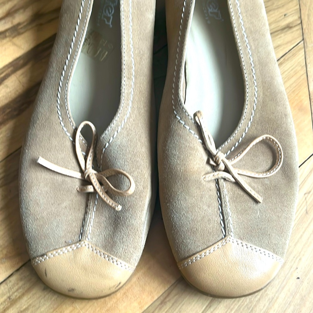 Shoes suede ballet style  UK 7.5 US 9.5 fits like 10, EU 41.5 comfort well made.